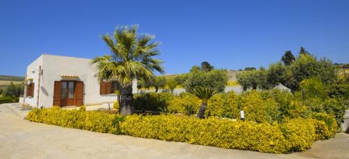 Casa Vacanza Dattilo Casa con Piscina vicino Trapani — 4-Star Luxury Hotel in Paceco, Italy
