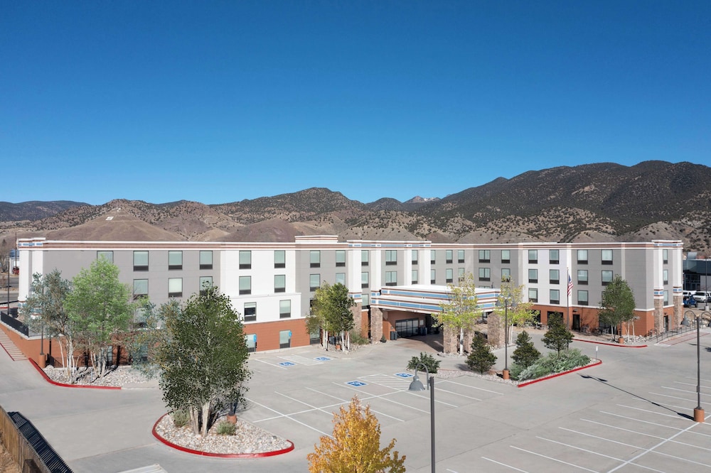 Hampton Inn & Suites Salida - carbon neutral hotel in Salida