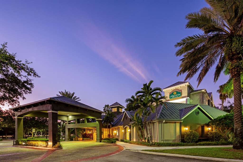 La Quinta Inn & Suites by Wyndham Ft. Lauderdale Plantation - photo 4