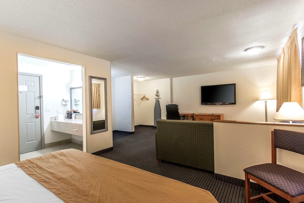 Brentwood Inn - photo 9