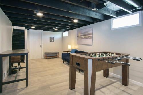 Gorgeous Notre Dame Get Away Comfy Beds WiFi Coffee Games - photo 21