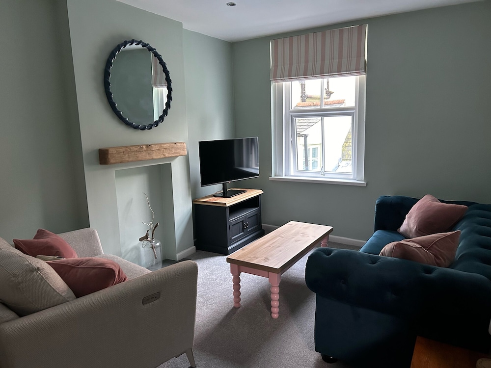 Secret Garden 34C Clarence Street — 4-Star Luxury Hotel in Dartmouth, United Kingdom