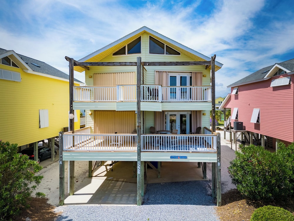 Salty Dog by Southern Vacation Rentals — 4-Star Luxury Hotel in Gulf Shores, United States