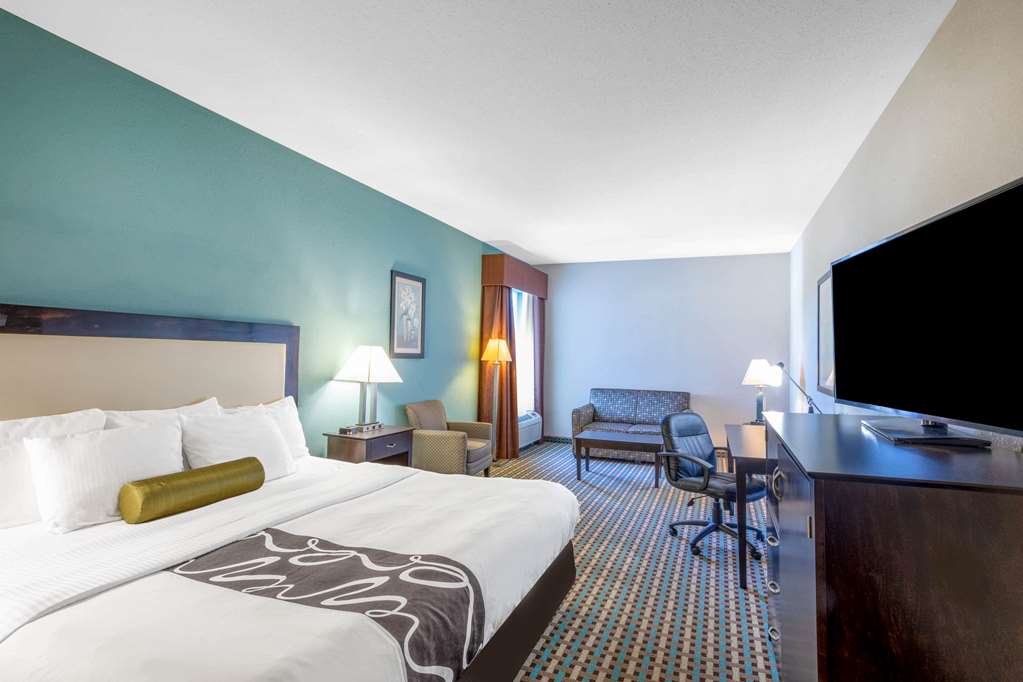 La Quinta Inn & Suites by Wyndham Ely - photo 20