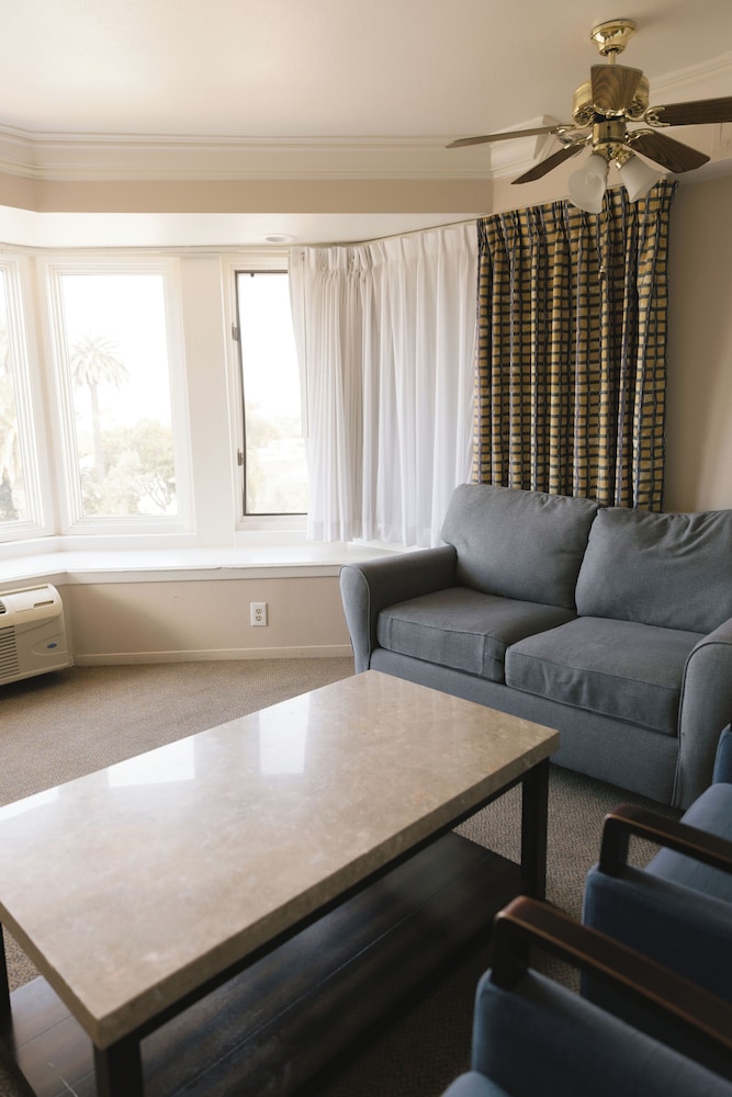 Historic Santa Maria Inn - photo 16