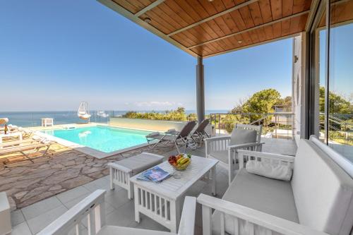 Villa Serenity with Private Heated Pool — 4-Star Luxury Hotel in Rethymno, Greece