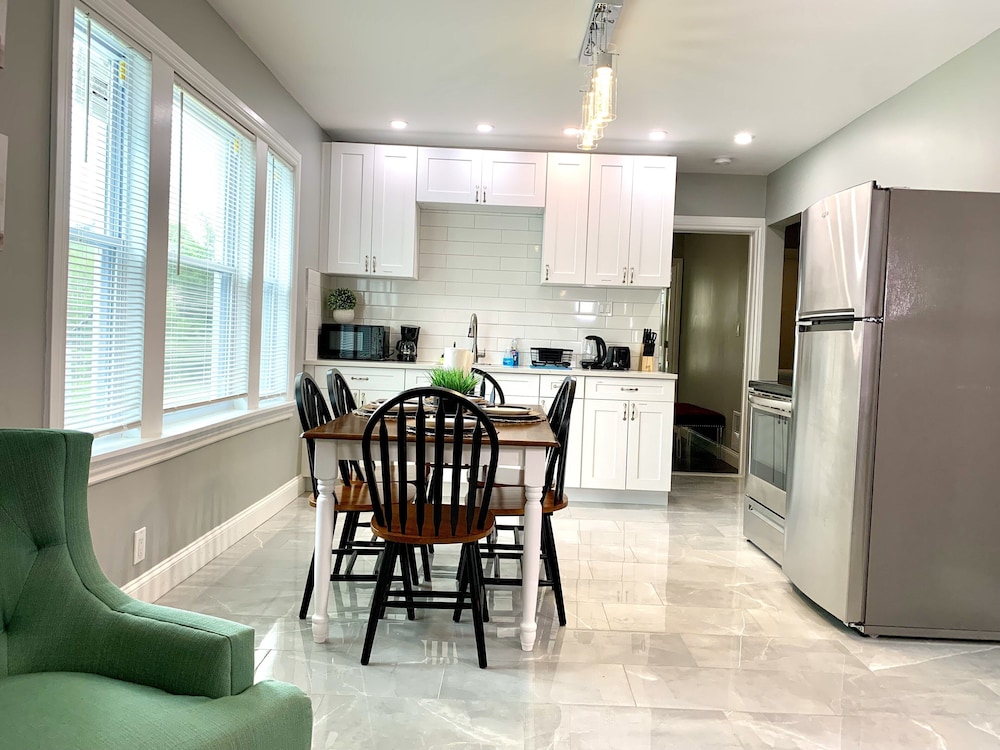 The Horseshoe Falls Villa 6BR Free Parking Minutes From Falls & Casino - photo 11