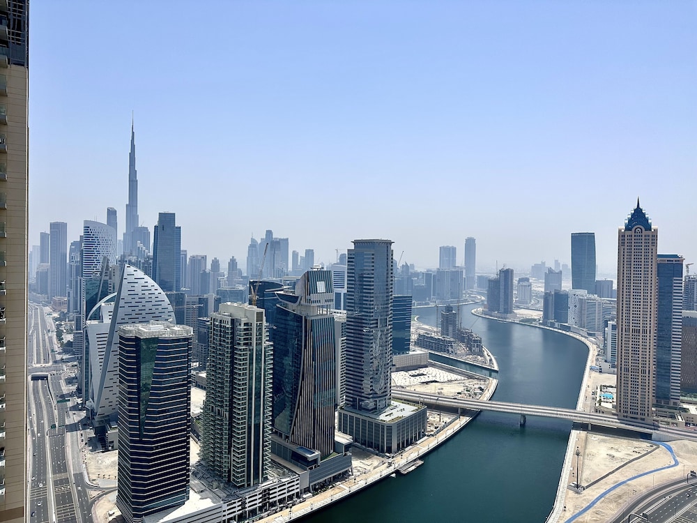 Lux BnB Amna Tower Burj Views — 5-Star Luxury Hotel in Dubai, United Arab Emirates