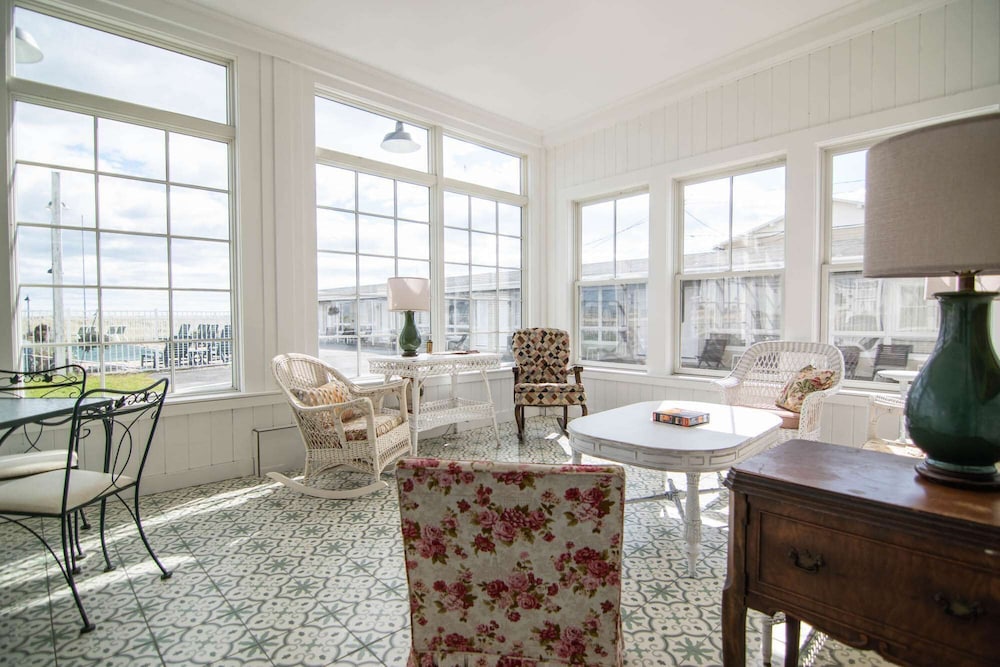 Ocean House Hotel & Motel - photo 13