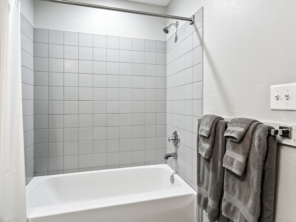 Baymont by Wyndham Ocala Suites - photo 33