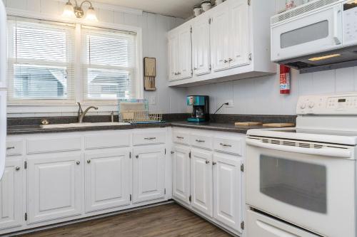 Jerseys Shore by Oak Island Accommodations - photo 37