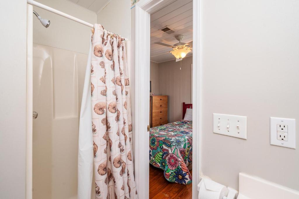 Daze At Sea by Oak Island Accommodations - photo 3