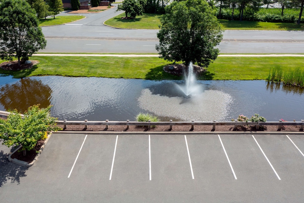 Hampton Inn Springfield South Enfield - photo 41