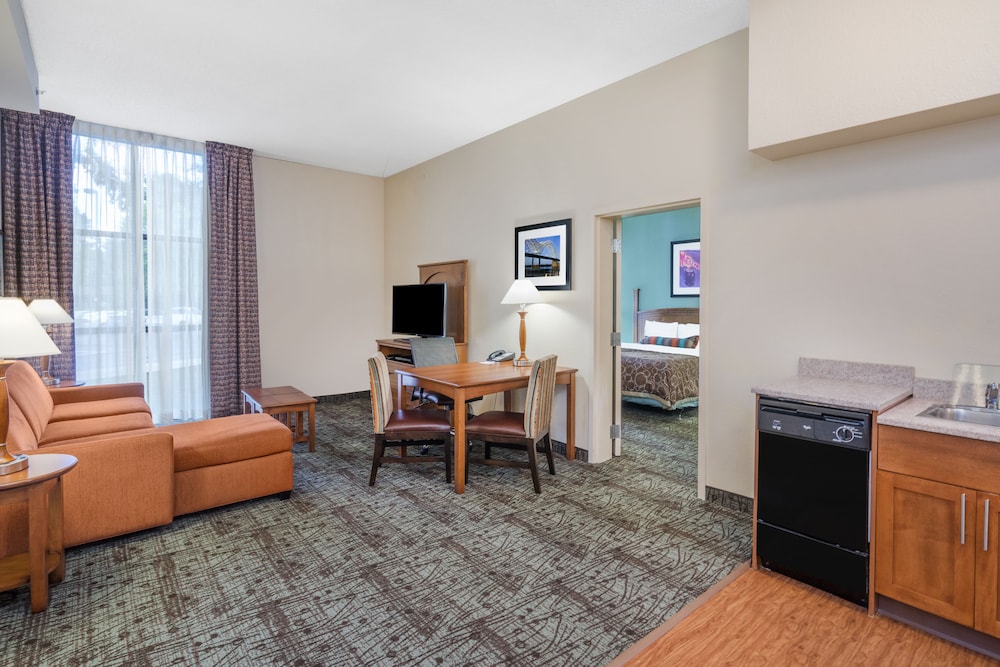 Staybridge Suites Memphis Poplar Ave East by IHG - photo 30