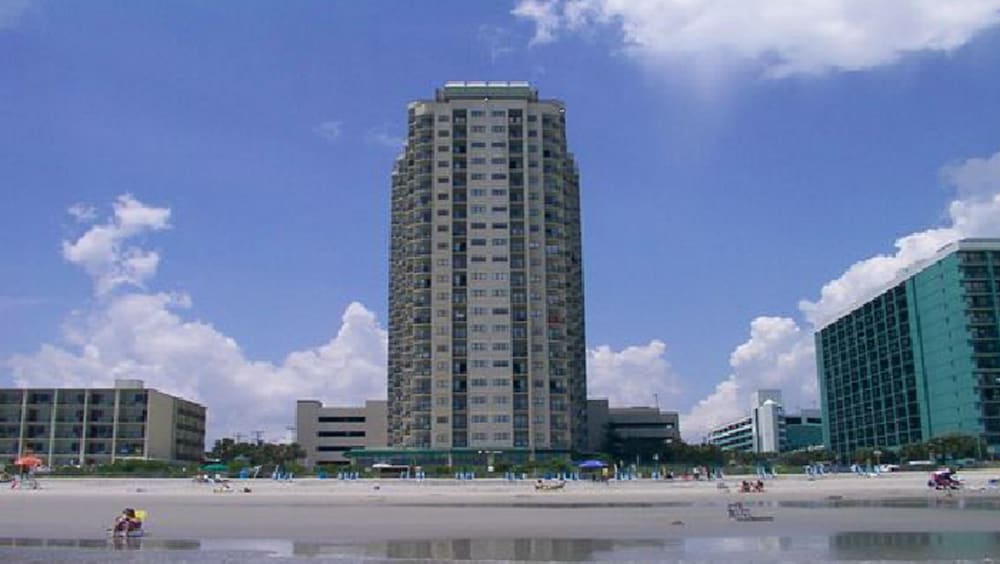 The Palace Resort by MB Rooms for Rent - featured photo