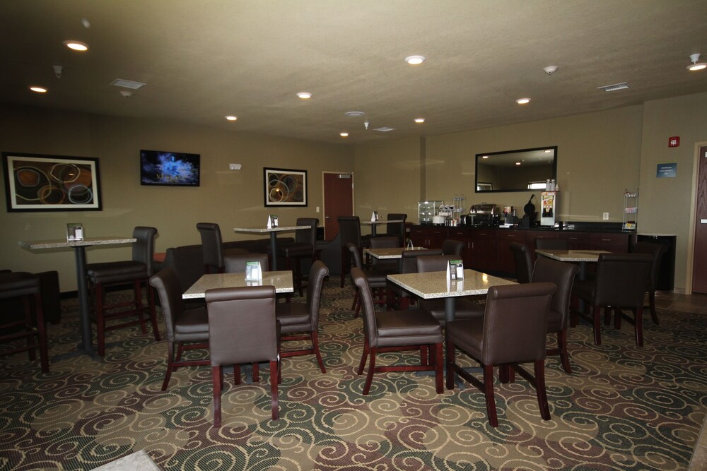 Cobblestone Hotel & Suites Devils Lake - photo 36