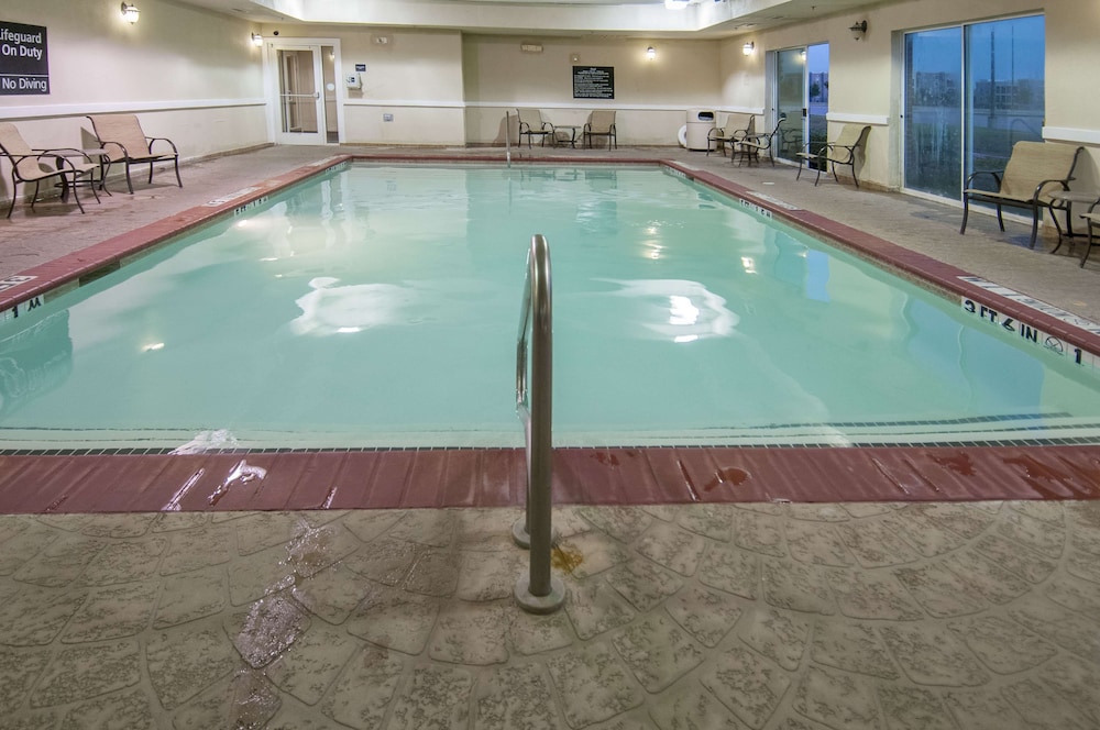 Hampton Inn & Suites Waxahachie - photo 23