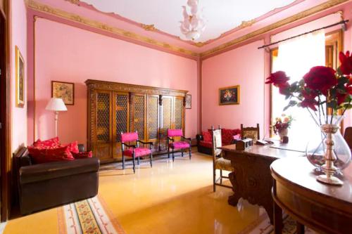 Casa nobiliare — 4-Star Luxury Hotel in Palermo, Italy