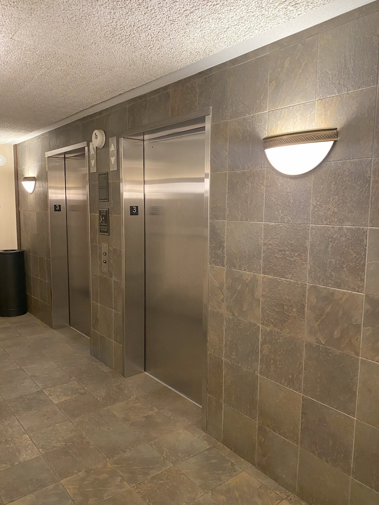 EVEN Hotel Detroit North Troy - photo 30