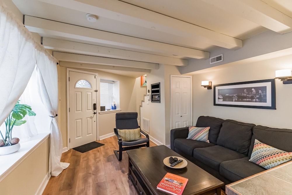 564 1 2 North Judson in Philadelphia, United States