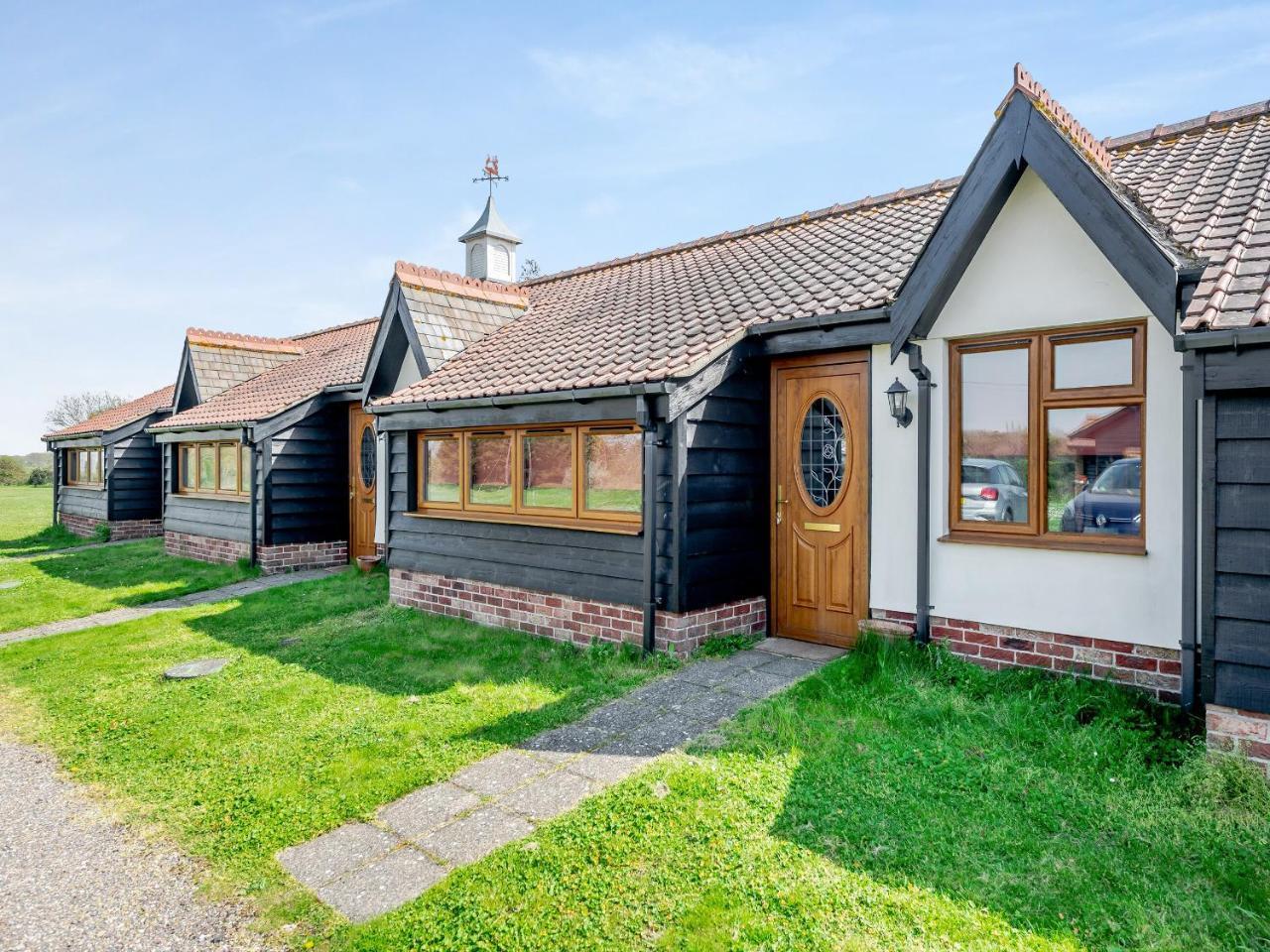 Appletree Cottage — 4-Star Luxury Hotel in Saint Osyth, United Kingdom