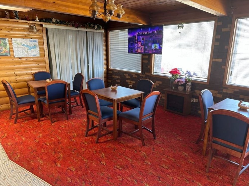 Love Hotels Western Holiday by OYO at Harlan Lake NE - photo 29