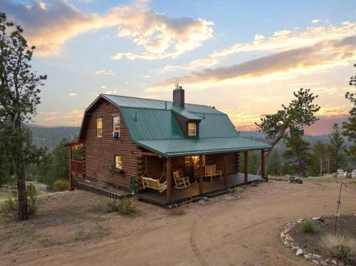 5 Acres Modern Cabin w Pikes Peak View — 4-Star Luxury Hotel in Florissant, United States