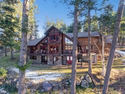 Lake View Escape - carbon neutral hotel in Whitefish