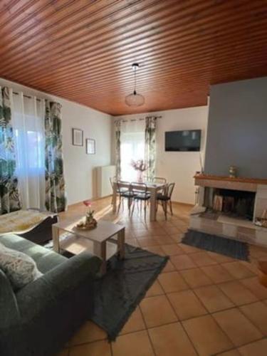 Laki's House Οροφοδιαμέρισμα με σοφίτα — 4-Star Luxury Hotel in Thermo, Greece