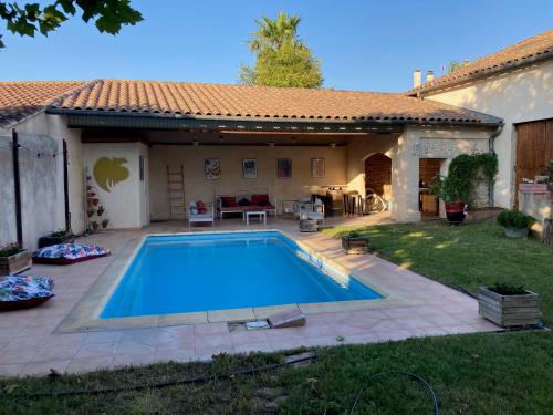 Entre Vigne Et Camargue — hotel in Generac