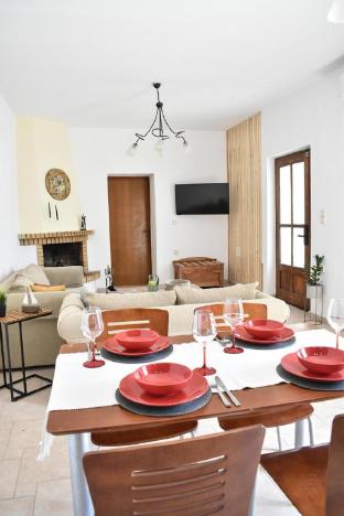 Raeti Cretan Guesthouse — 4-Star Luxury Hotel in Moires, Greece