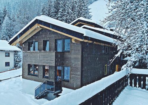 Haus Pitzi — 4-Star Luxury Hotel in St Anton Am Arlberg, Austria