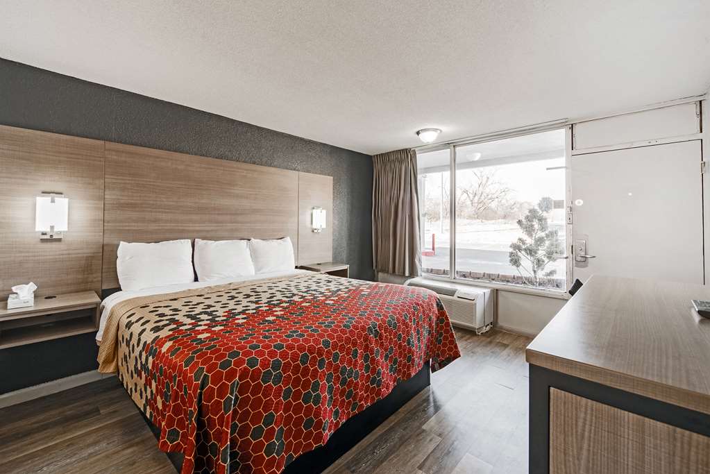 Econo Lodge And Suites Bricktown - photo 10