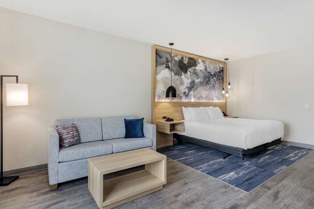Best Western Plus Winter Haven Inn Suites - photo 24