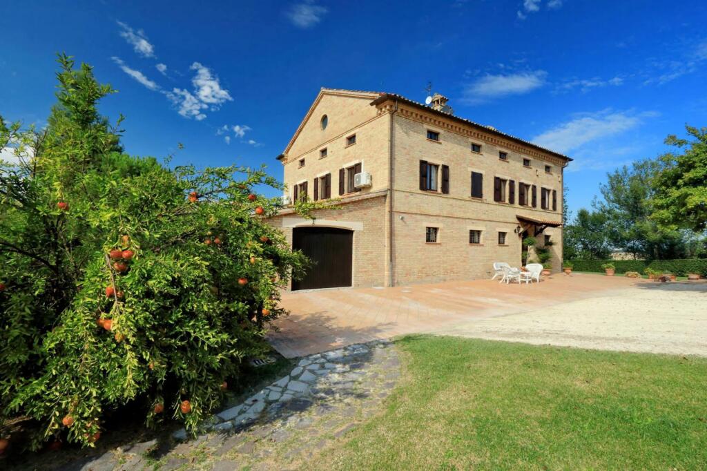 Villa Giulia a splendid farmhouse in the Marche region — 4-Star Luxury Hotel in Appignano, Italy