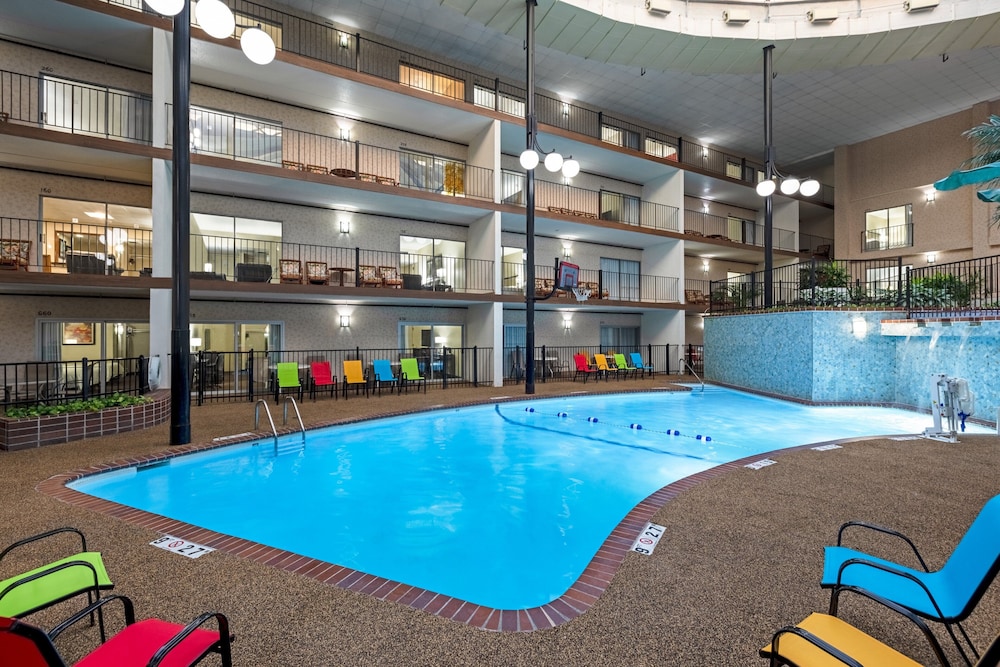 Holiday Inn Des Moines Airport Conf Center by IHG - photo 23