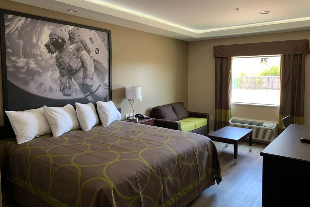 Super 8 by Wyndham Kingwood Houston North - photo 2