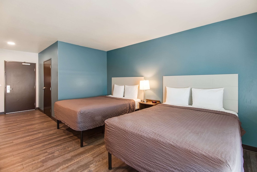 WoodSpring Suites Bakersfield Airport - photo 13