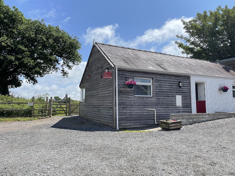 Dairy Cottage — 4-Star Luxury Hotel in Whitland, United Kingdom