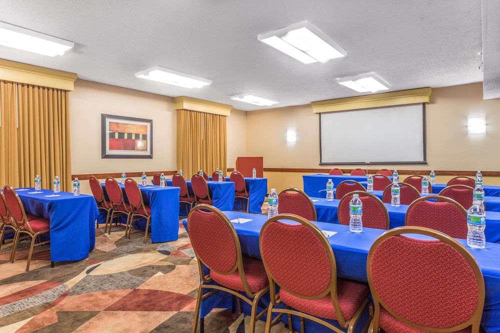 Comfort Inn Roswell Dunwoody - photo 36
