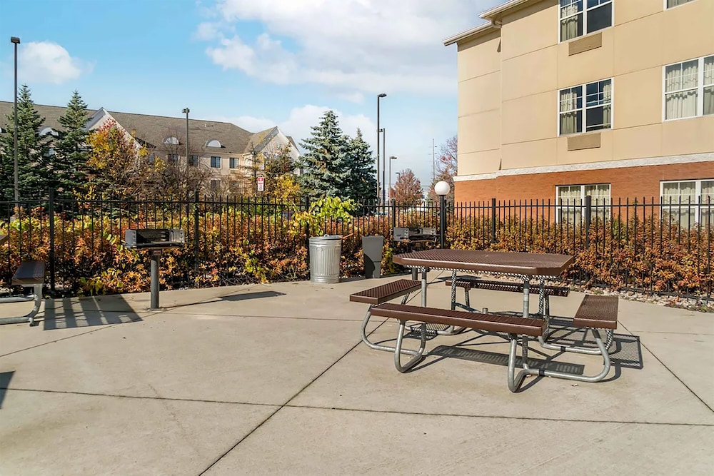 Baymont By Wyndham Auburn Hills South - photo 16
