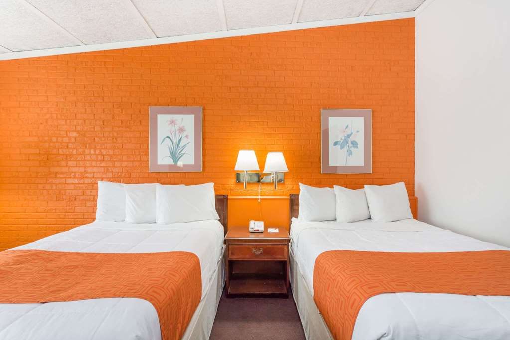 Howard Johnson Inn Daleville Roanoke - photo 7
