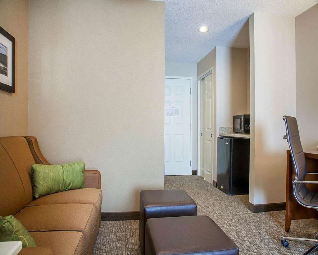 Comfort Suites West Warwick Providence - photo 31