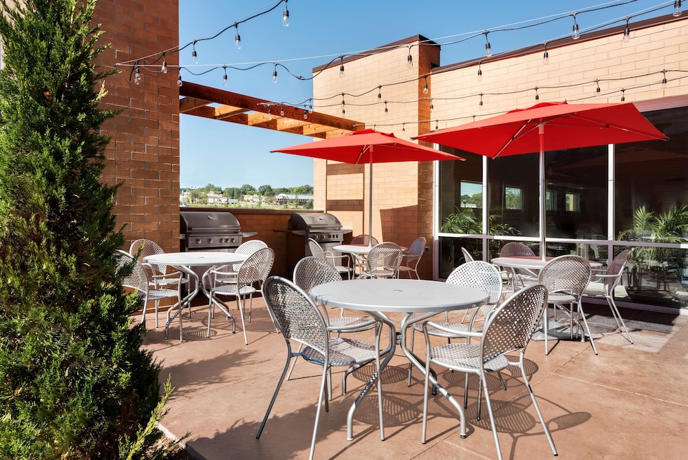 Home2 Suites by Hilton Menomonee Falls Milwaukee - photo 32