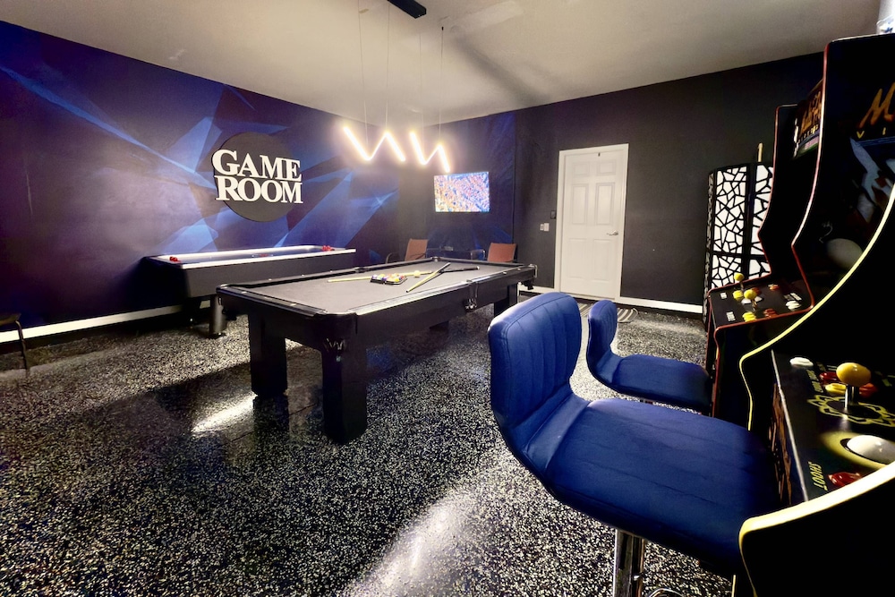 185 Winwood Bay in Davenport, United States