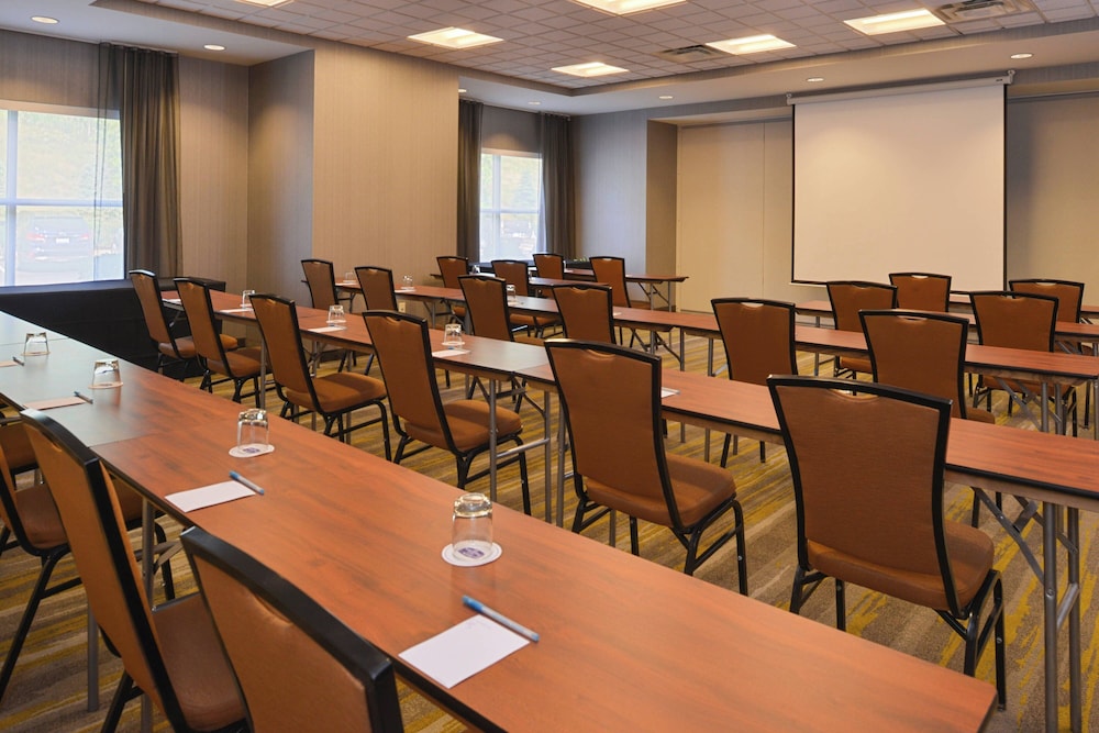 Springhill Suites by Marriott Pittsburgh Mills - photo 24
