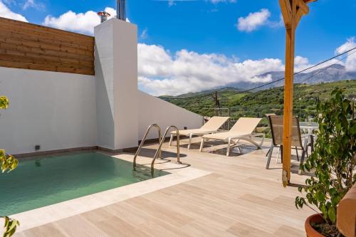 Cretan Country Villa with Shared pool — 4-Star Luxury Hotel in Ayios Thomas, Greece