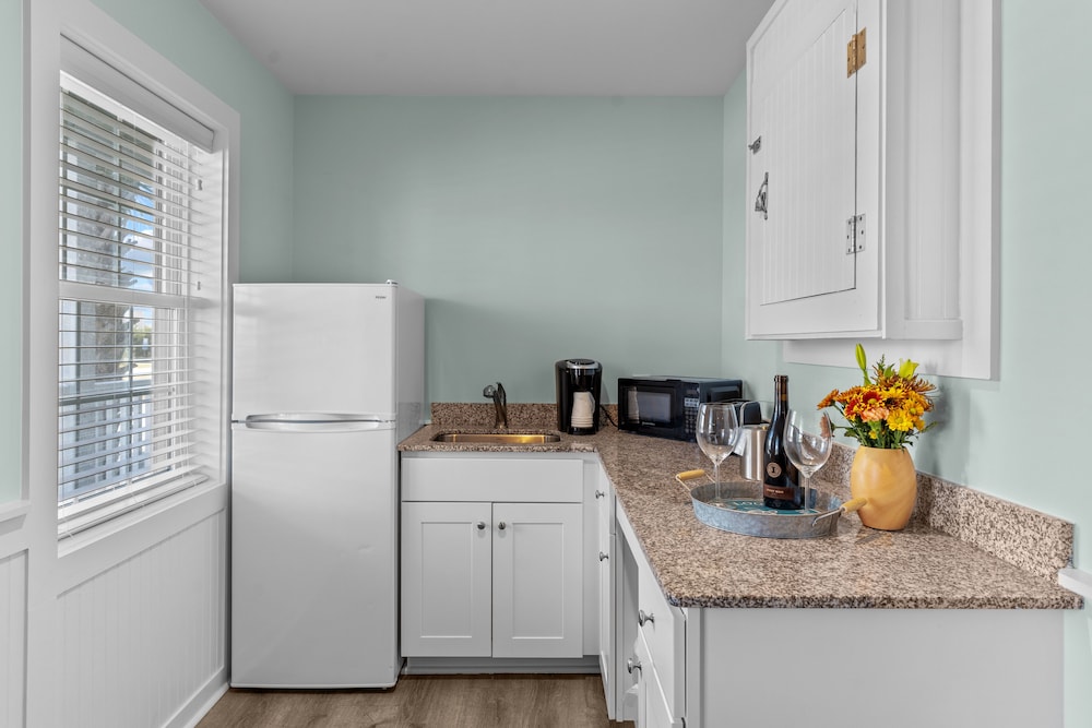 Loggerhead Inn and Suites - photo 61