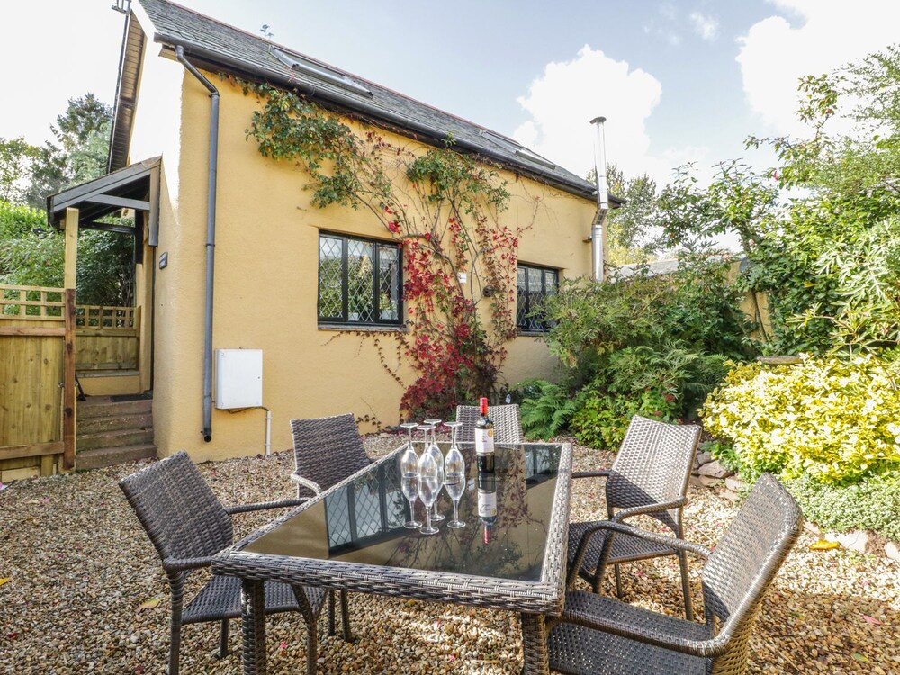 Barn Court Cottage — 4-Star Luxury Hotel in Tiverton, United Kingdom