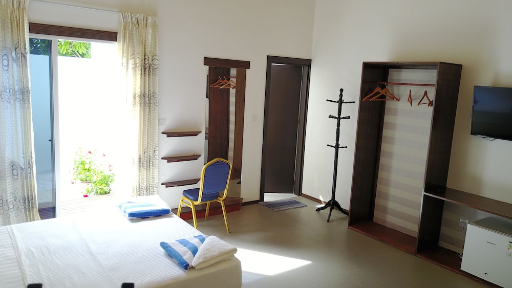 Thoddoo Inn — Male — photo 3